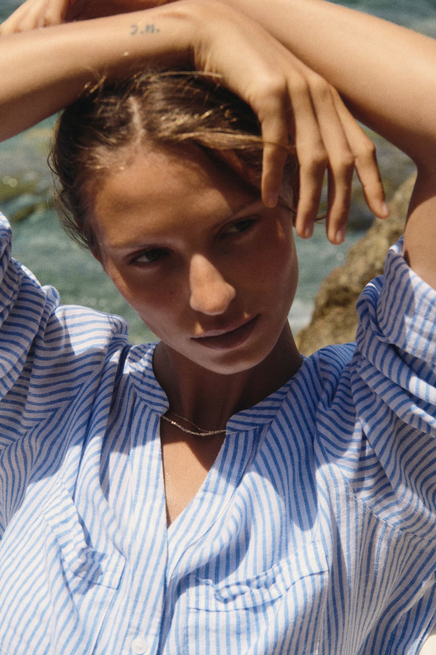 Chemise à Rayures Bleu et Blanc – Élégance
