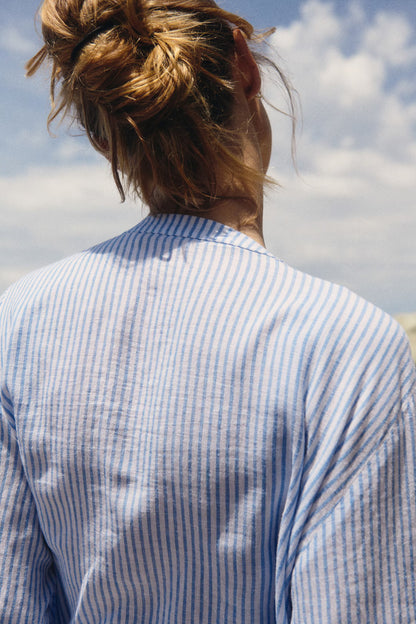 Chemise à Rayures Bleu et Blanc – Élégance